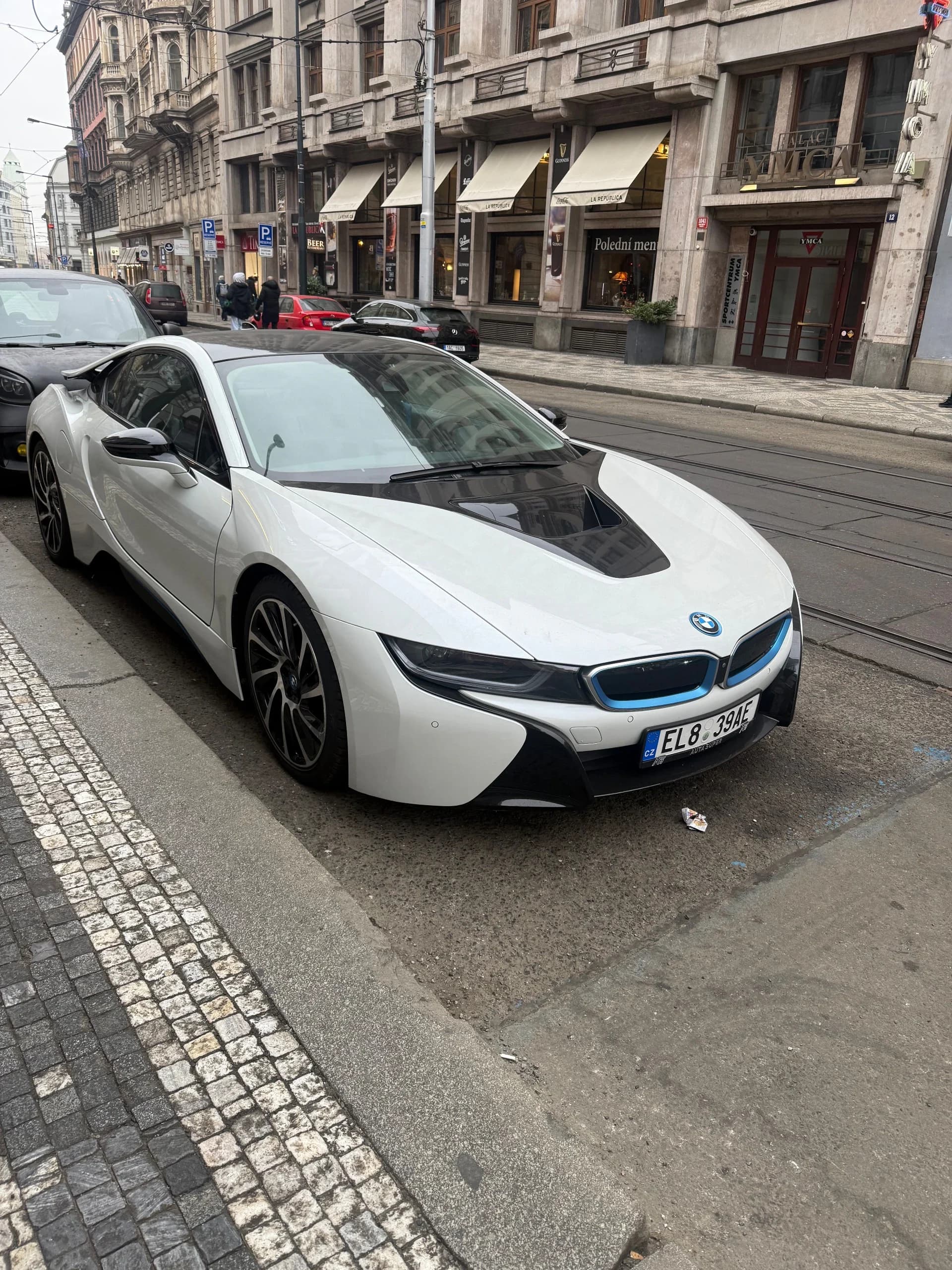 i8